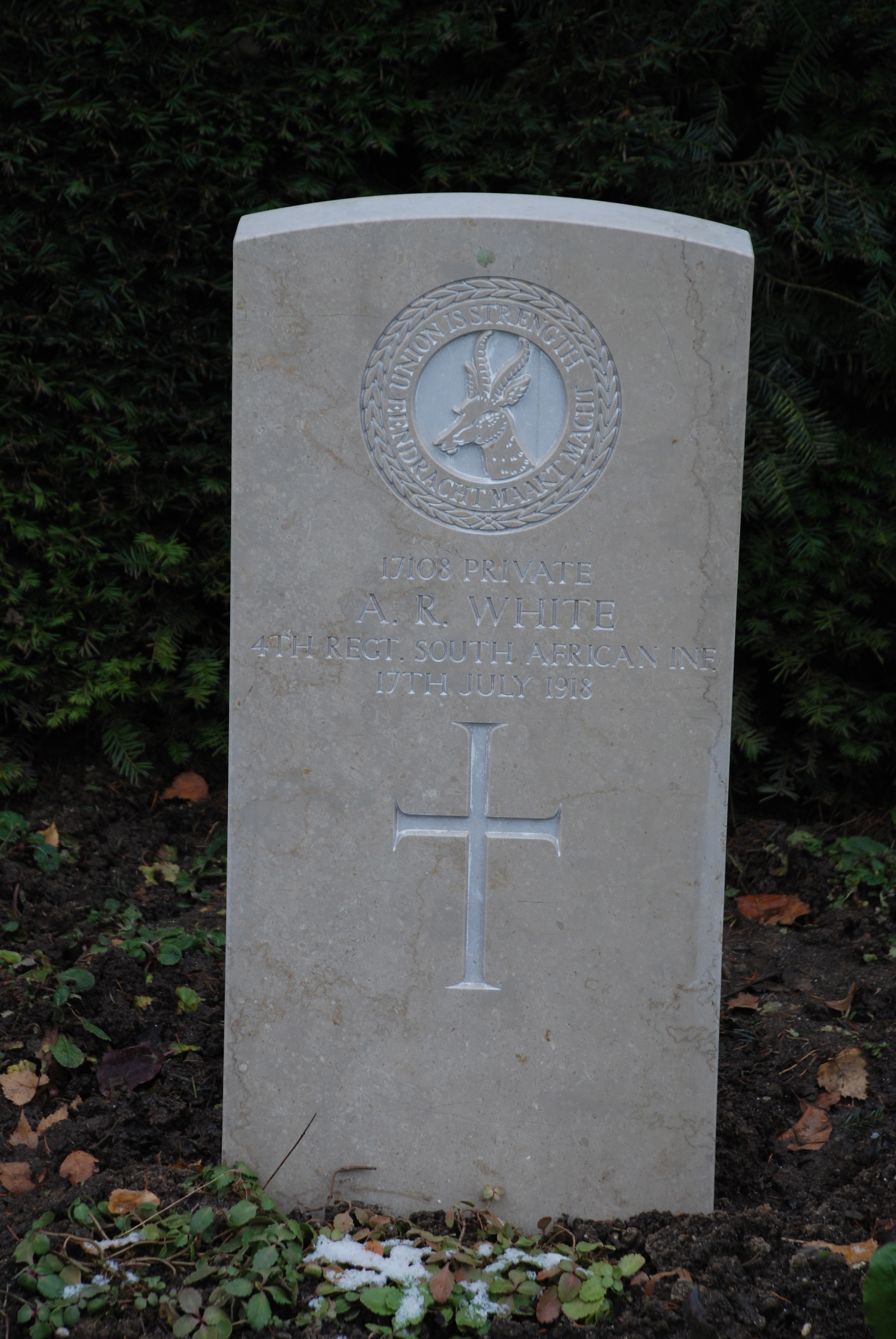 Photo from /search/photos/Germany/Cologne Southern Cemetery/white_ar.jpg